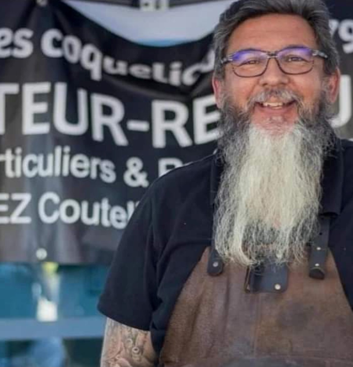 camion atelier, coutelier, artisan remouleur, marché, foodtruck